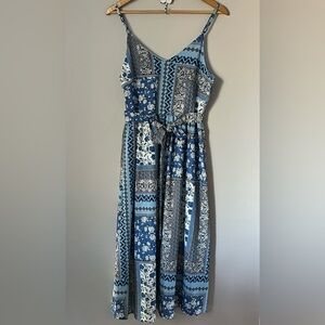 Women’s Blue and White Patterned Sleeveless Long Summer Dress